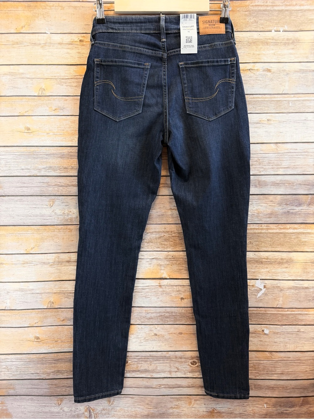 Signature By Levi Strauss Baby Bump Skinny Jeans Dark Wash Maternity Size XS NWT - Picture 2 of 7